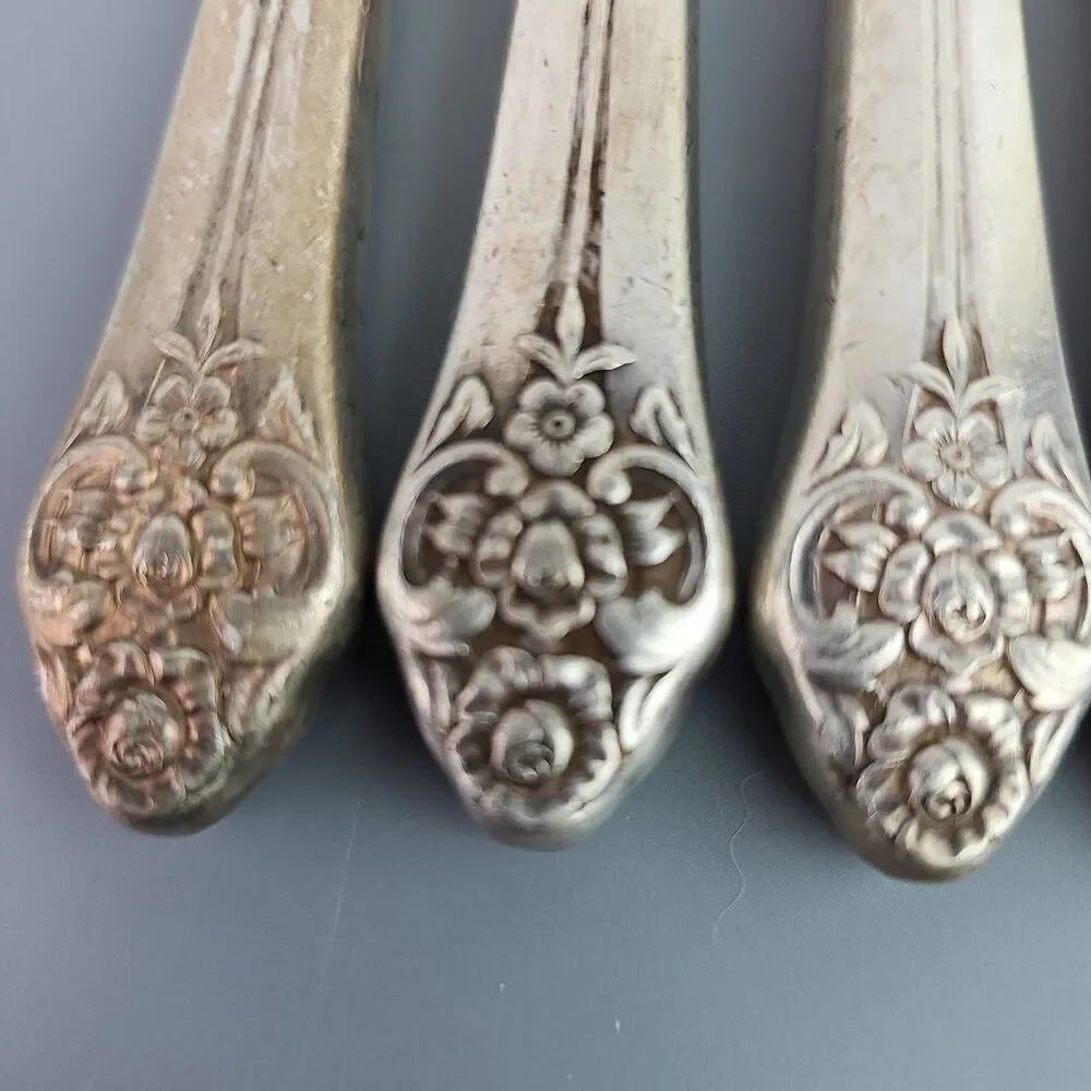 Oneida PLANTATION Silver Plate Dinner Knives 1881 Rogers Silverware 1948 Set